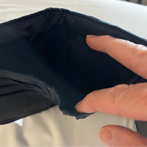 VERA BRADLEY wallet…Black with a floral print - Picture 2 of 9